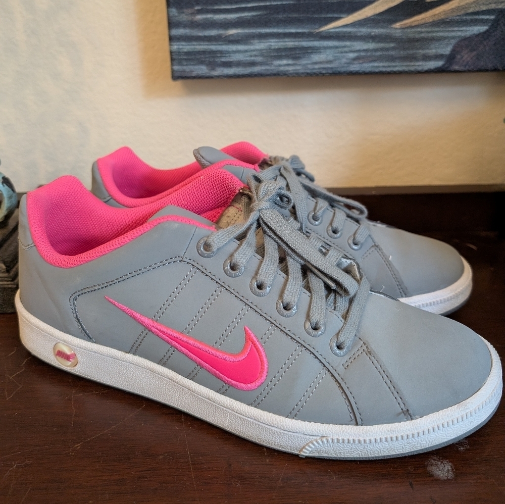 NIKE Court Traditions Lace-Up Sneakers